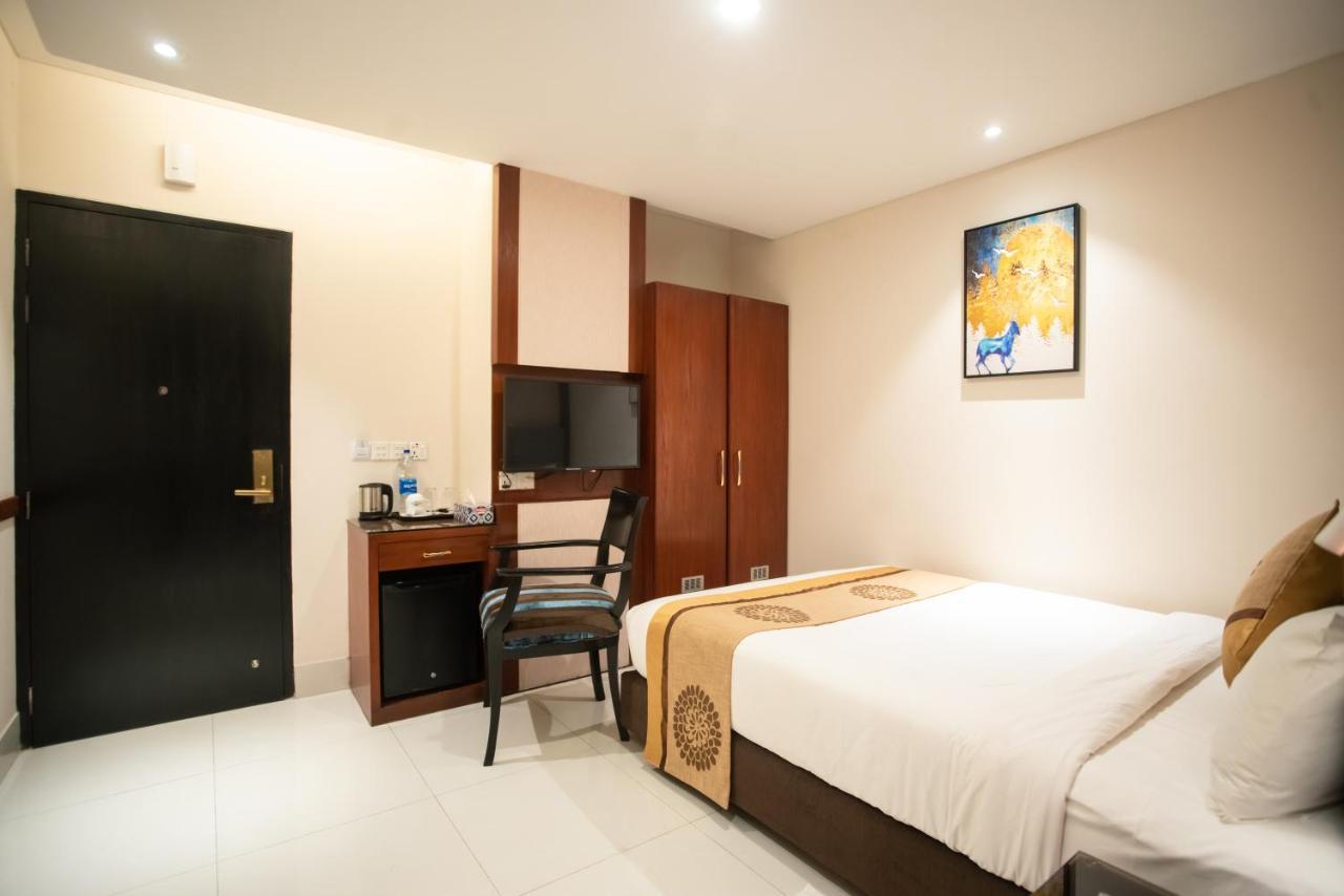 Jatra Hotel Grand Royal Дакка Экстерьер фото