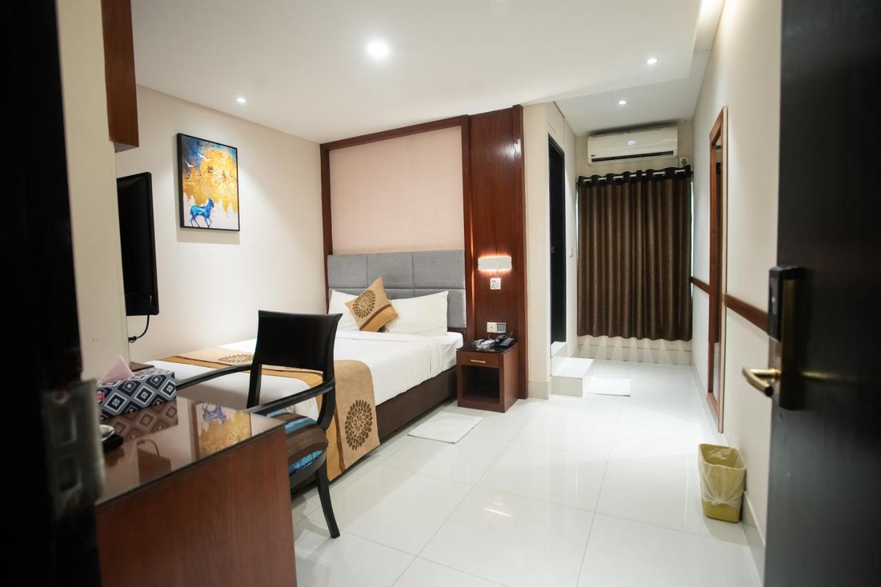 Jatra Hotel Grand Royal Дакка Экстерьер фото