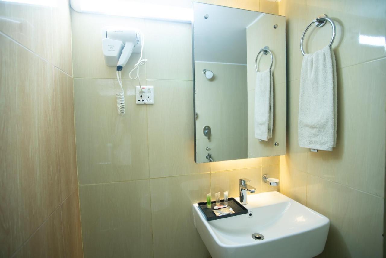 Jatra Hotel Grand Royal Дакка Экстерьер фото
