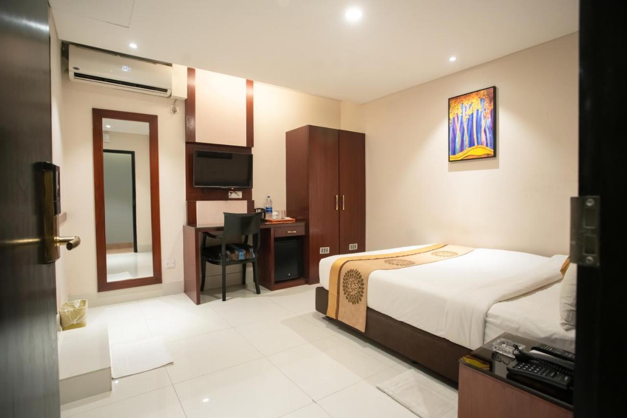 Jatra Hotel Grand Royal Дакка Экстерьер фото